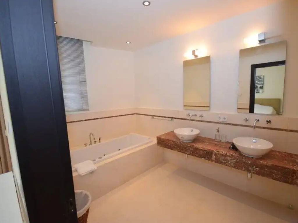 Casa de 330 m² en Marbella