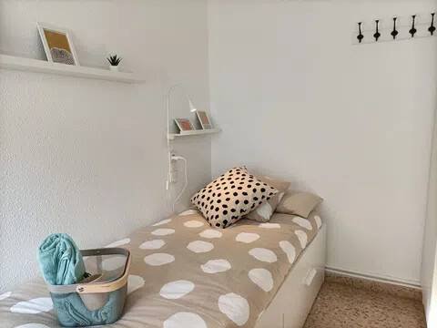 Habitación 240 m², La Almunia de Doña Godina