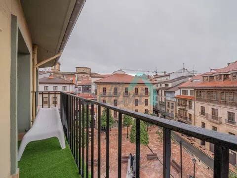 Piso de 83 m² en Oviedo