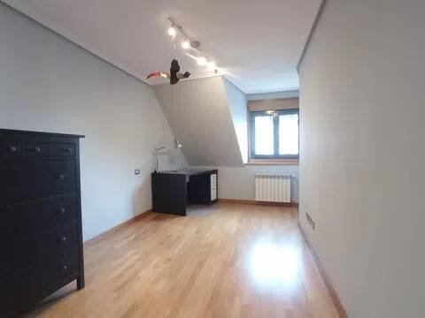 Piso de 93 m² en Oviedo