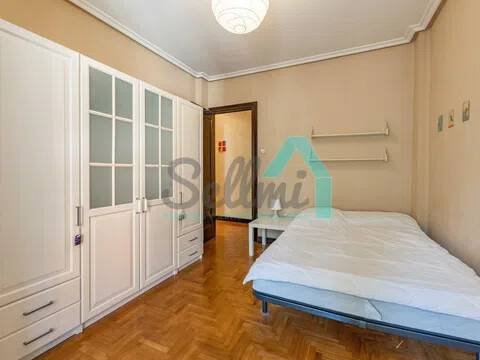 Piso de 146 m² en Oviedo