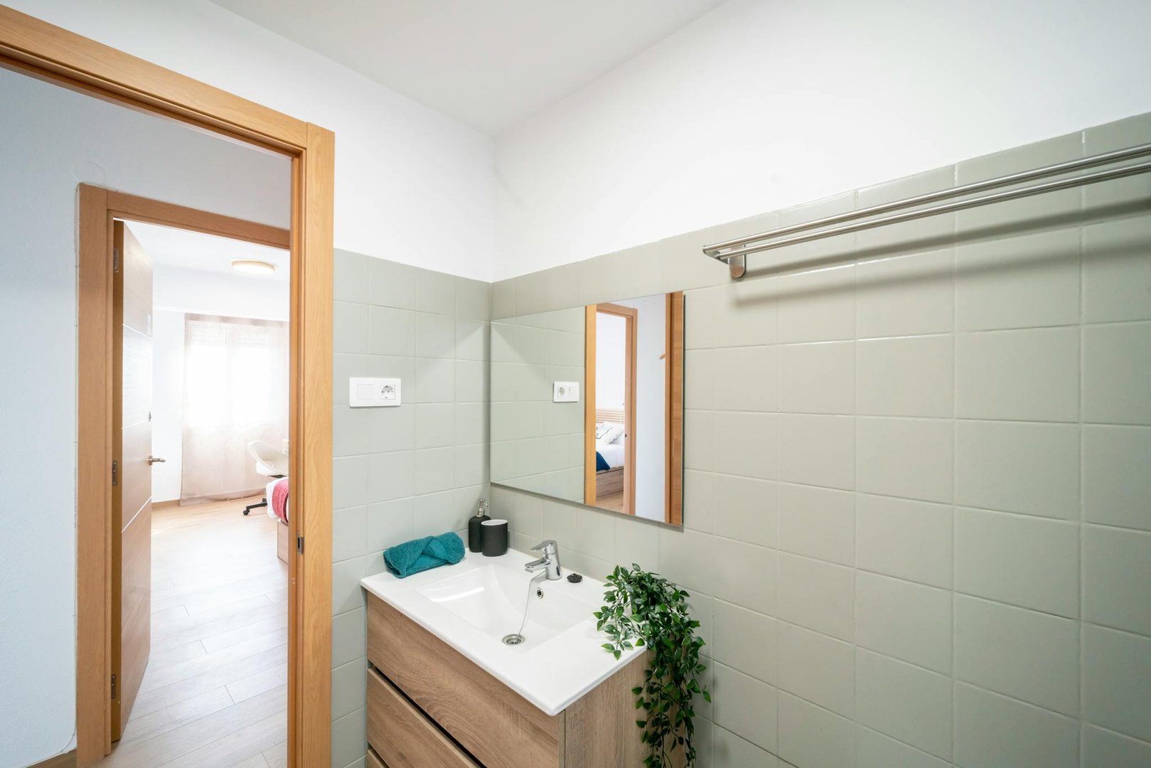 Chambre 100 m², Valence