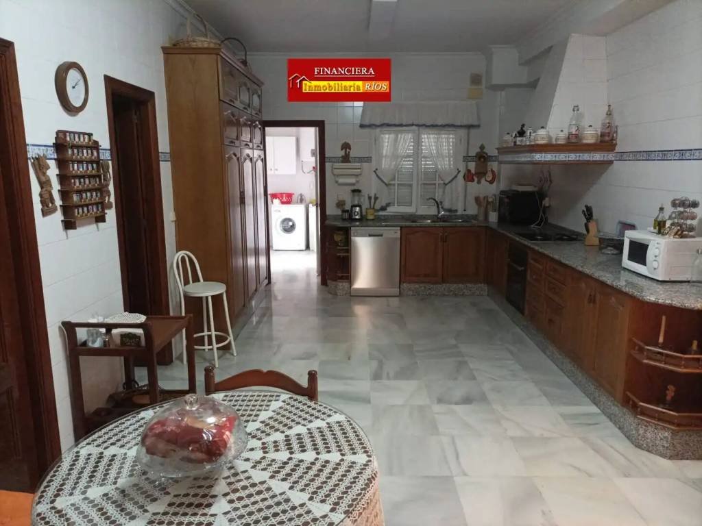 Casa de 350 m² en Alcalá de Guadaíra
