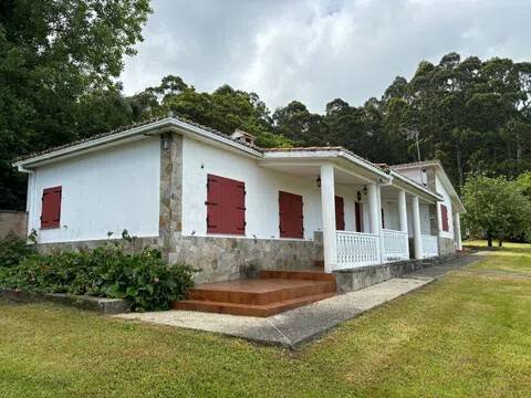 Casa de 85 m² en Oleiros