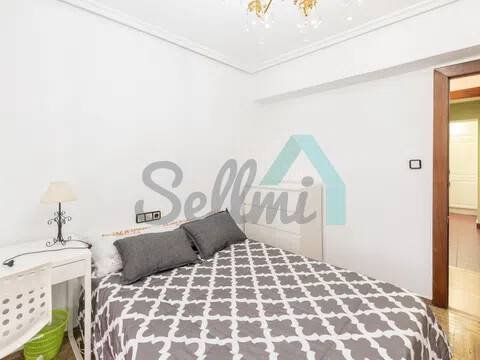 Piso de 80 m² en Oviedo