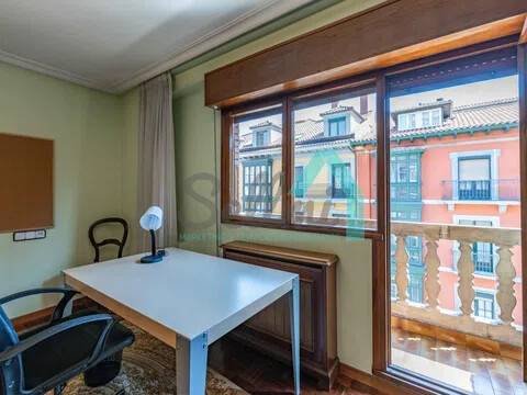 Piso de 131 m² en Oviedo