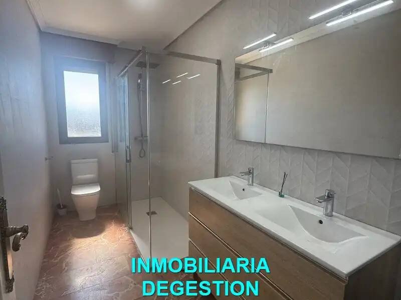 Piso de 190 m² en Linares
