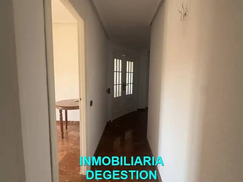 Piso de 190 m² en Linares