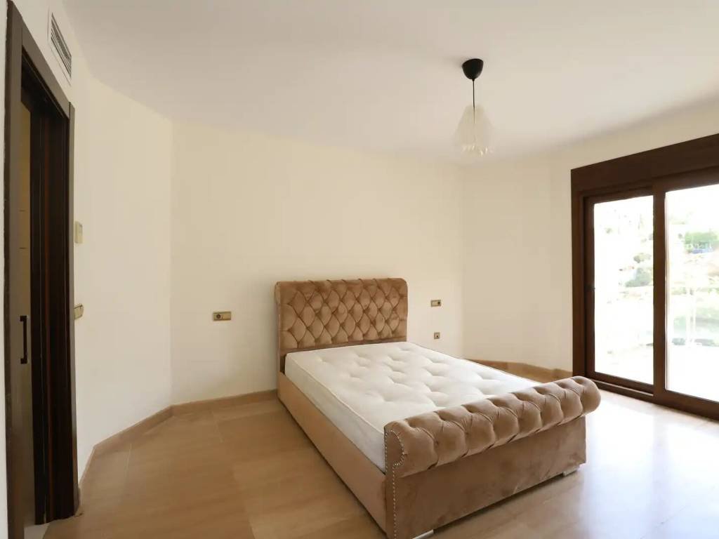 House 335 m² in Mijas