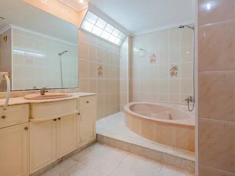 Zimmer 170 m², Valencia