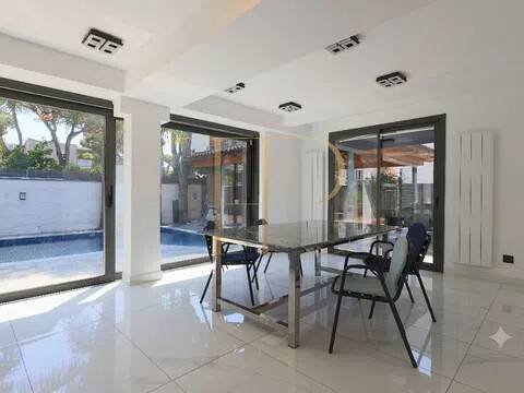 Casa de 350 m² en Castelldefels