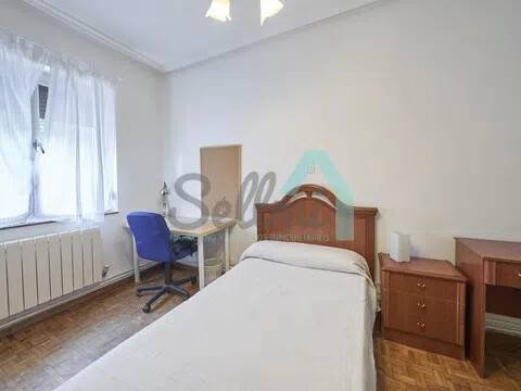 Piso de 80 m² en Oviedo