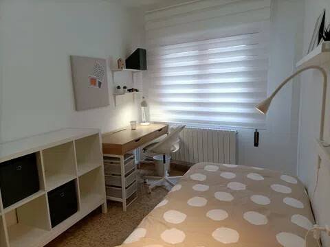 Habitación 240 m², La Almunia de Doña Godina