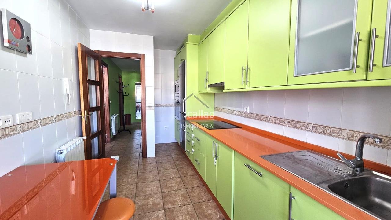 Piso de 85 m² en Narón