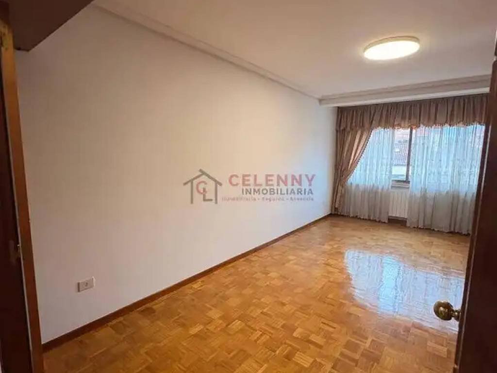 Piso de 90 m² en Ourense