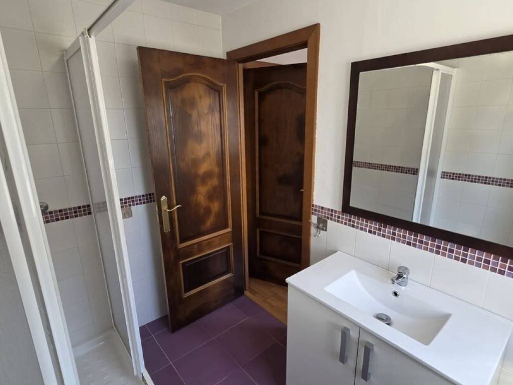 Casa de 180 m² en Teo
