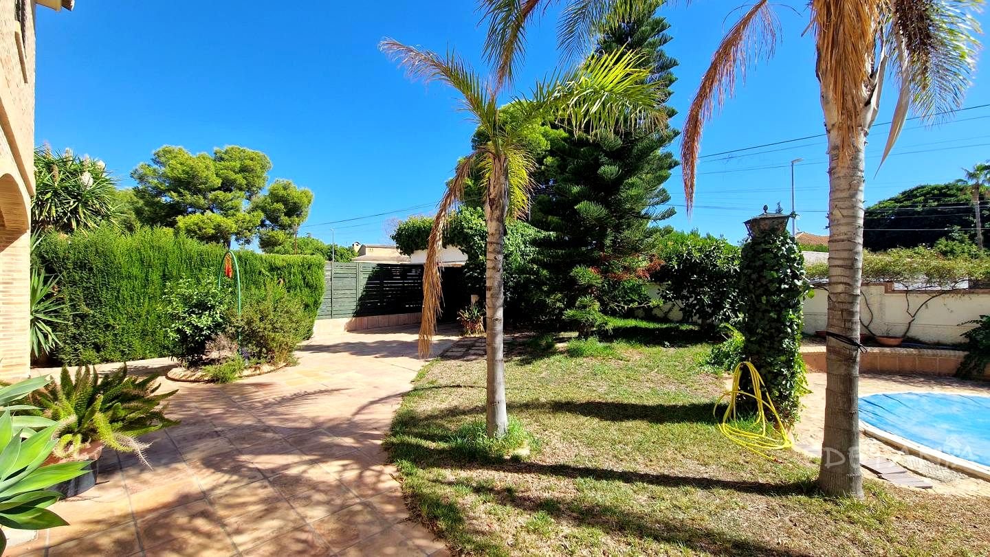 Casa de 208 m² en Nàquera / Náquera