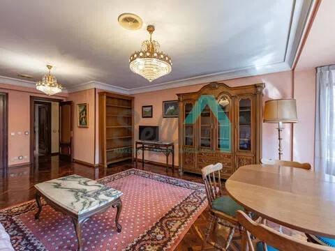 Piso de 131 m² en Oviedo