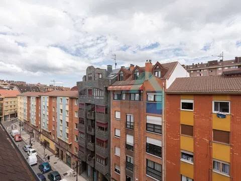 Piso de 80 m² en Oviedo