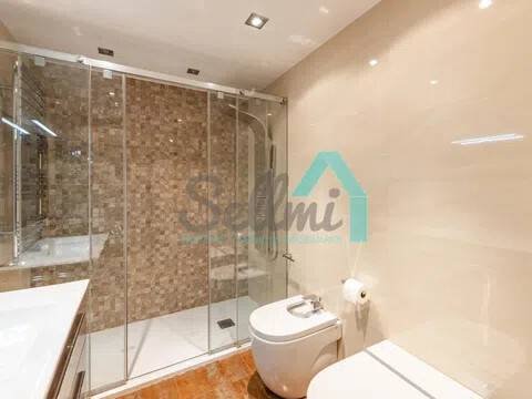 Piso de 131 m² en Oviedo