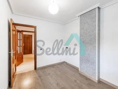 Piso de 70 m² en Oviedo