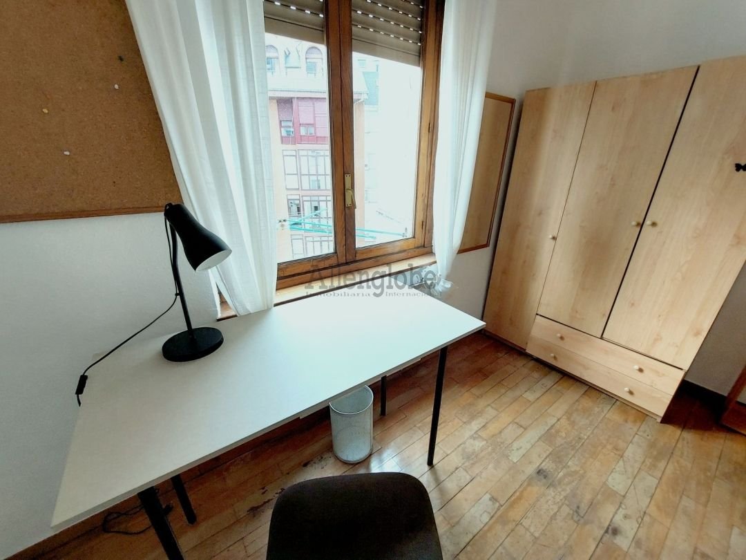 Piso de 99 m² en Oviedo