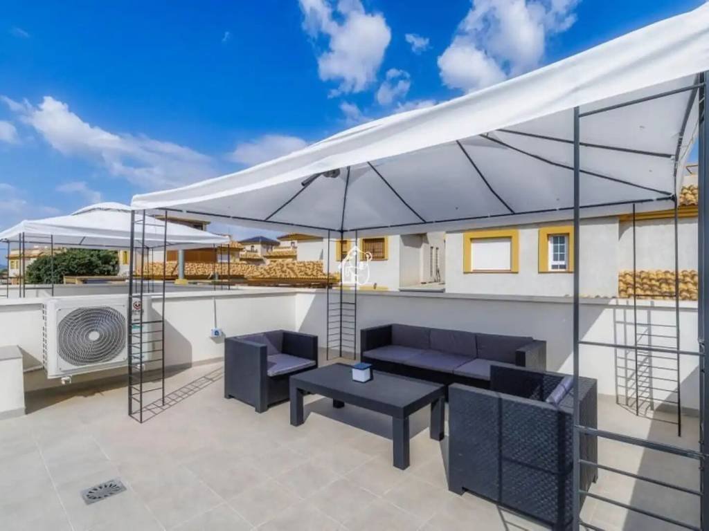 Casa de 400 m² en Los Montesinos