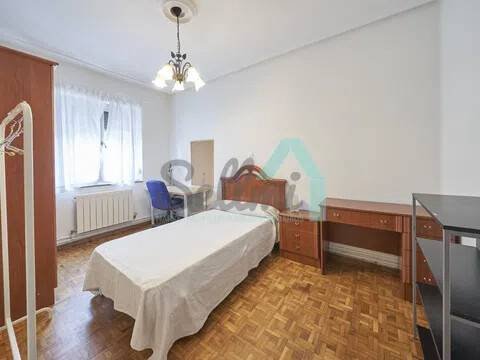 Piso de 80 m² en Oviedo