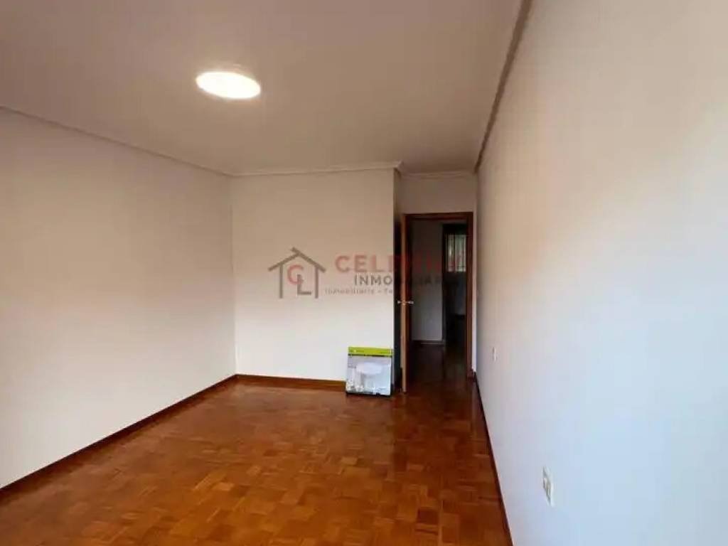 Piso de 90 m² en Ourense