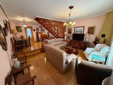 Casa de 200 m² a Torrevella