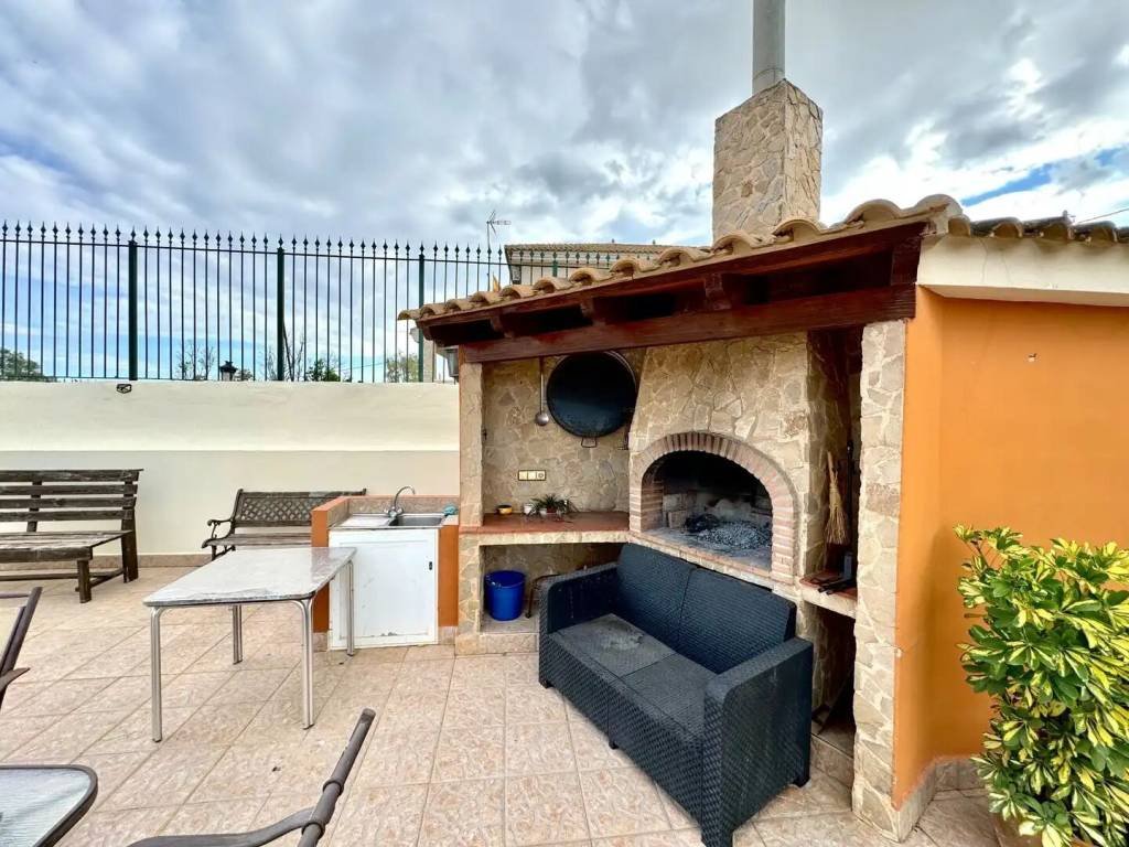 Casa de 150 m² en Jacarilla