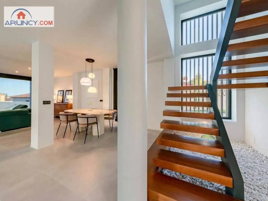 Casa de 322 m² en Mairena del Aljarafe