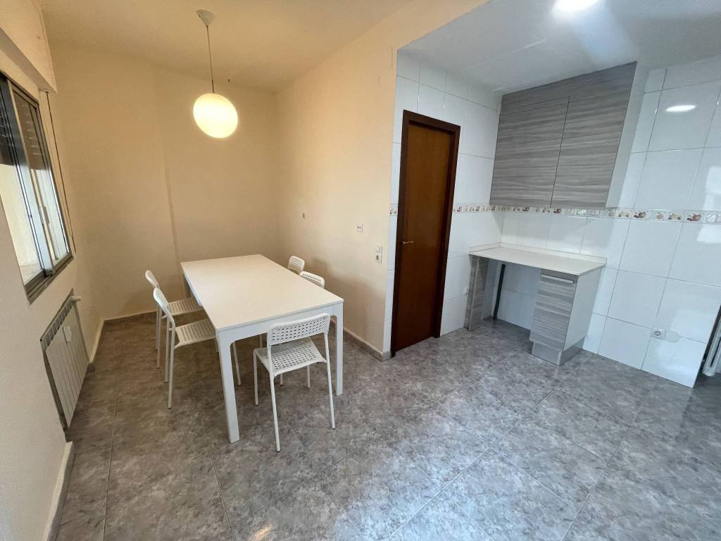 Habitación 140 m², Lérida