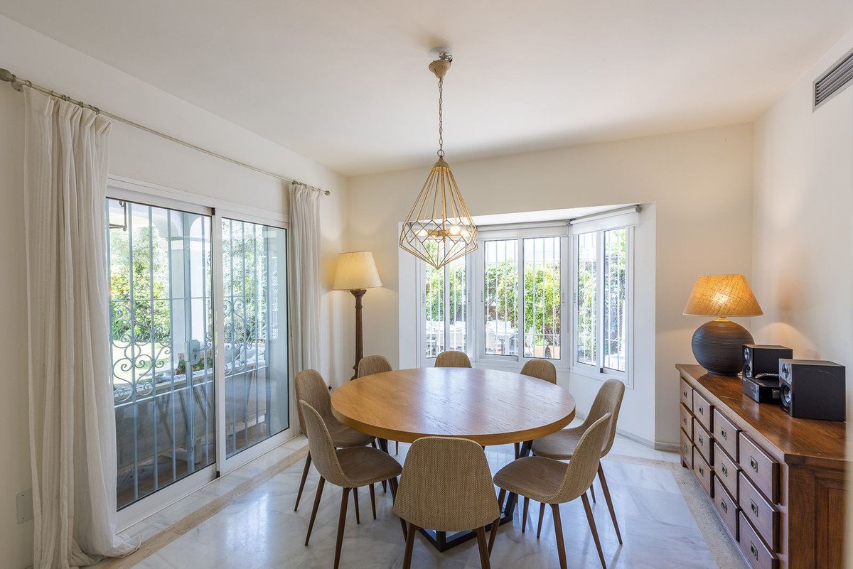Casa de 319 m² en Estepona