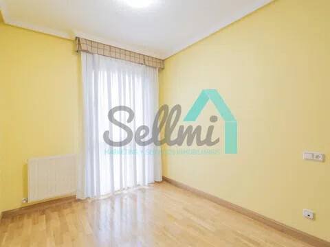 Pis de 83 m² a Oviedo
