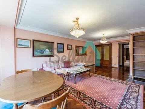 Piso de 131 m² en Oviedo