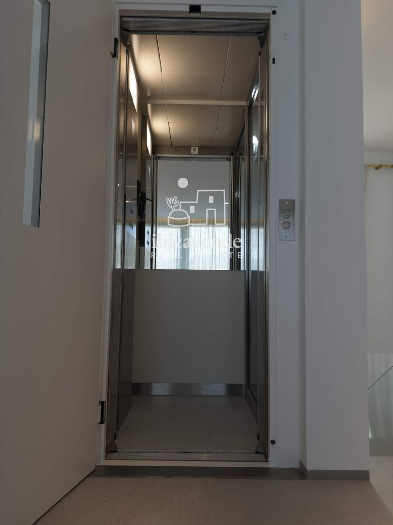 Дом 595 м² в Santa Eulària des Riu