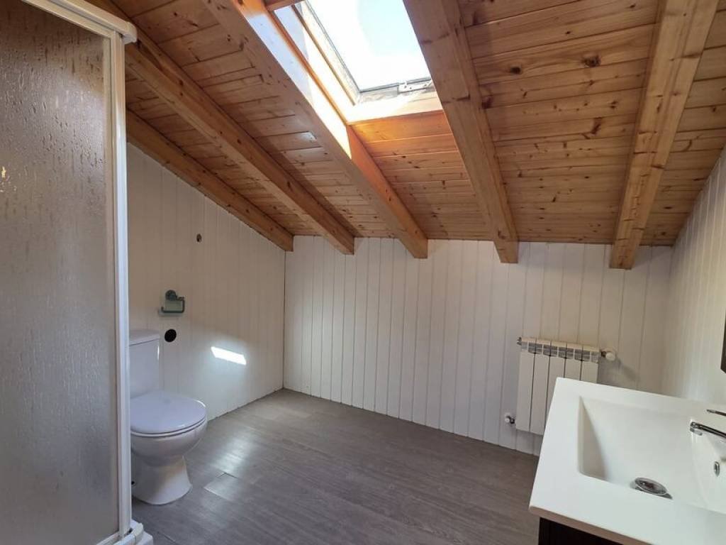 Casa de 180 m² en Teo