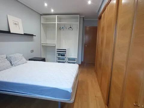 Piso de 93 m² en Oviedo