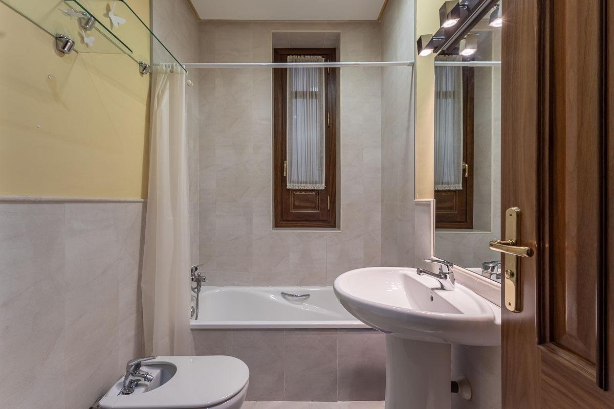 Piso de 140 m² en Granada