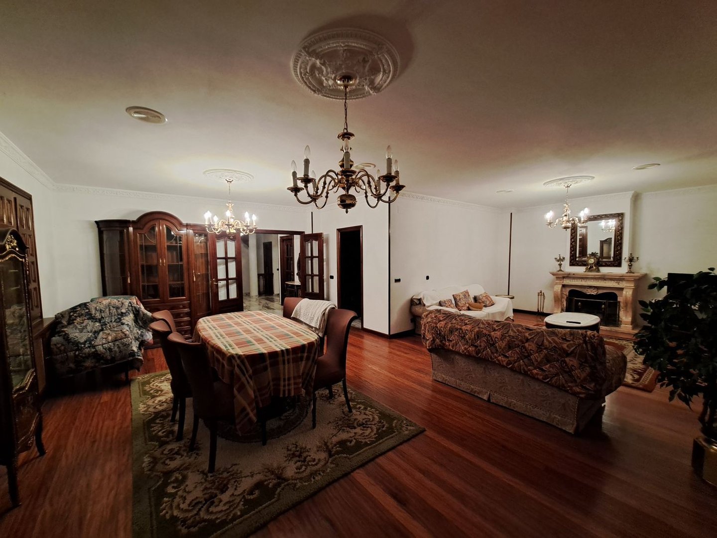 Casa de 494 m² a Teo