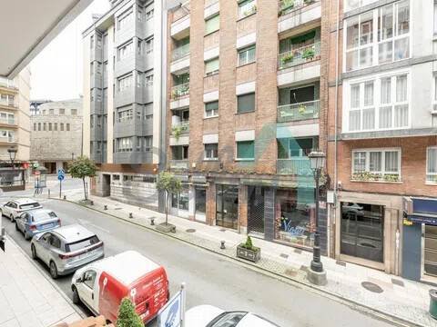 Piso de 80 m² en Oviedo