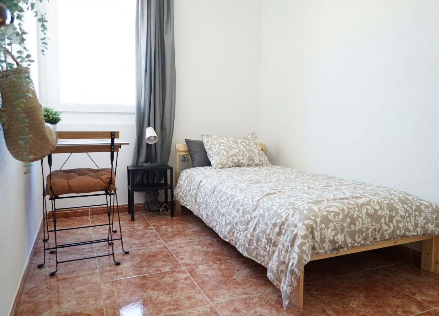 Zimmer 89 m², Valencia