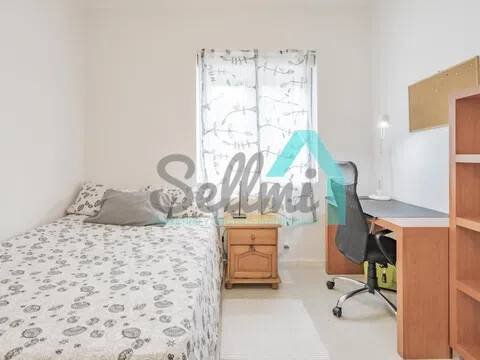 Piso de 93 m² en Oviedo