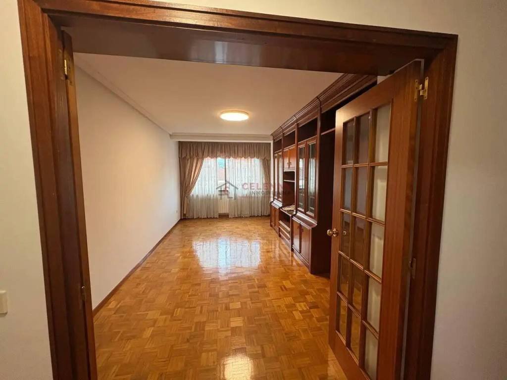 Piso de 90 m² en Ourense