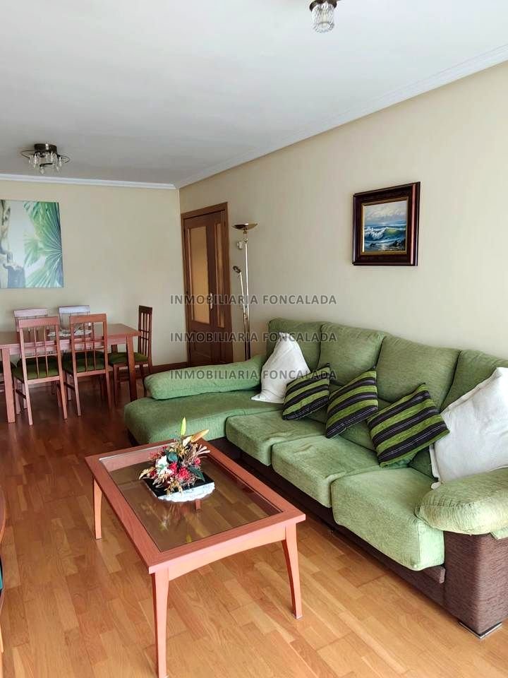 Piso de 80 m² en Oviedo