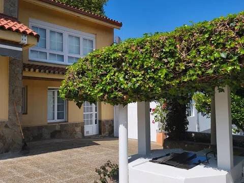 Casa de 280 m² en Oleiros