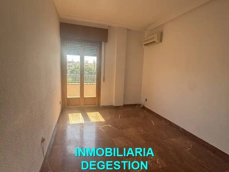 Piso de 190 m² en Linares