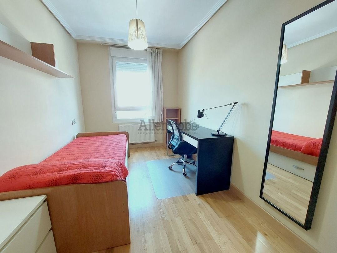 Piso de 58 m² en Oviedo
