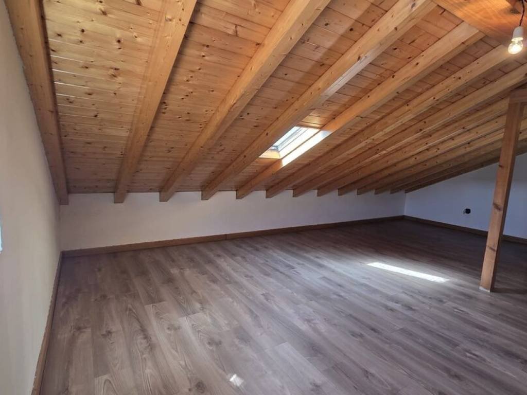 Casa de 180 m² en Teo